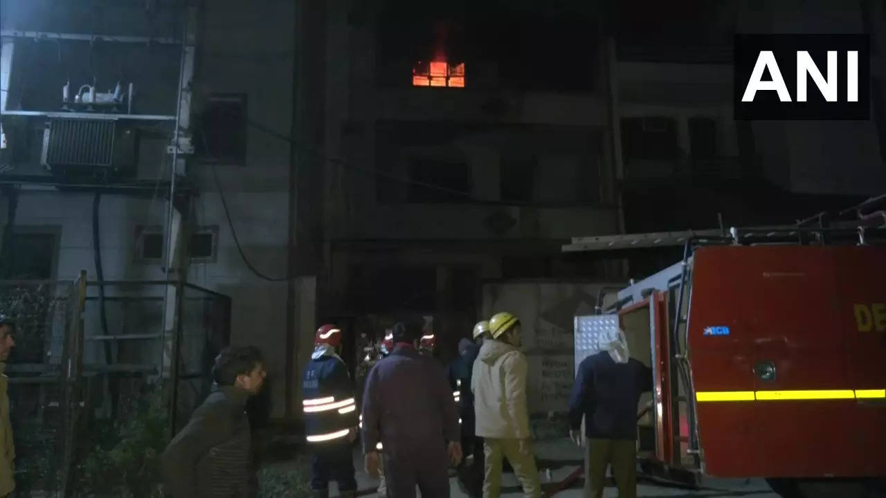 Delhi: Fire breaks out in chair manufacturing factory