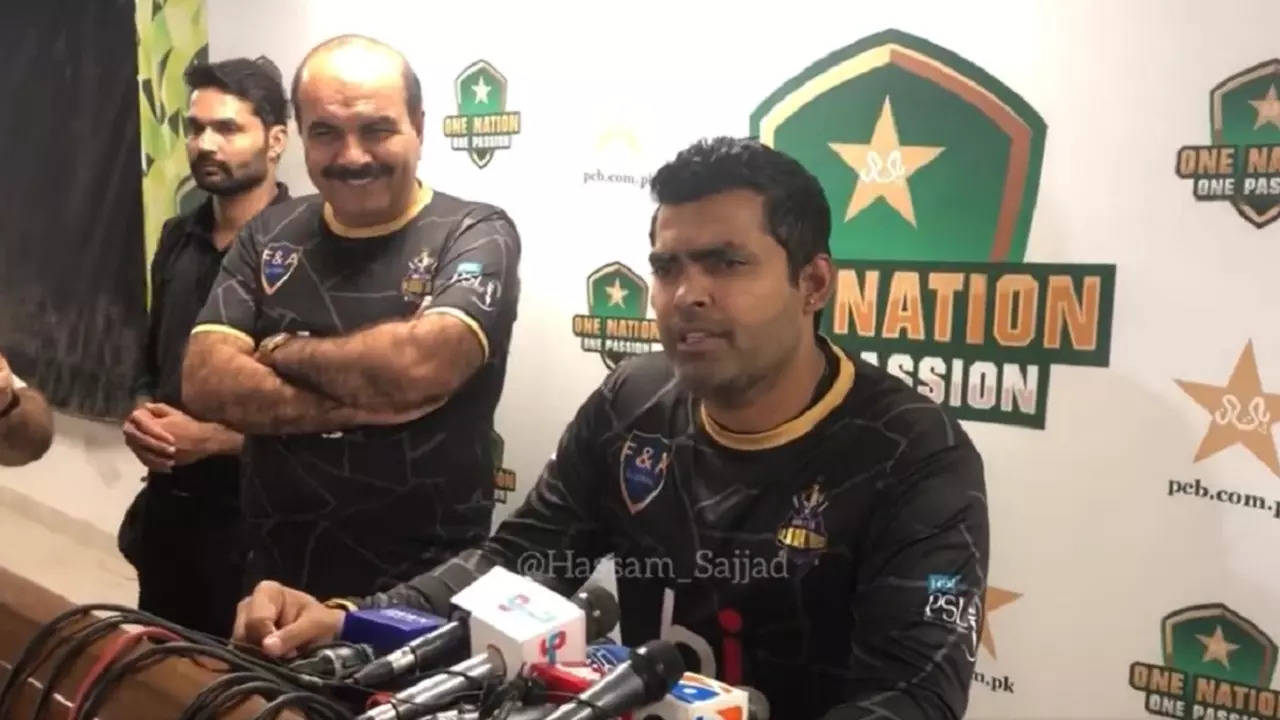 Umar Akmal lashes out at reporter TikTok.