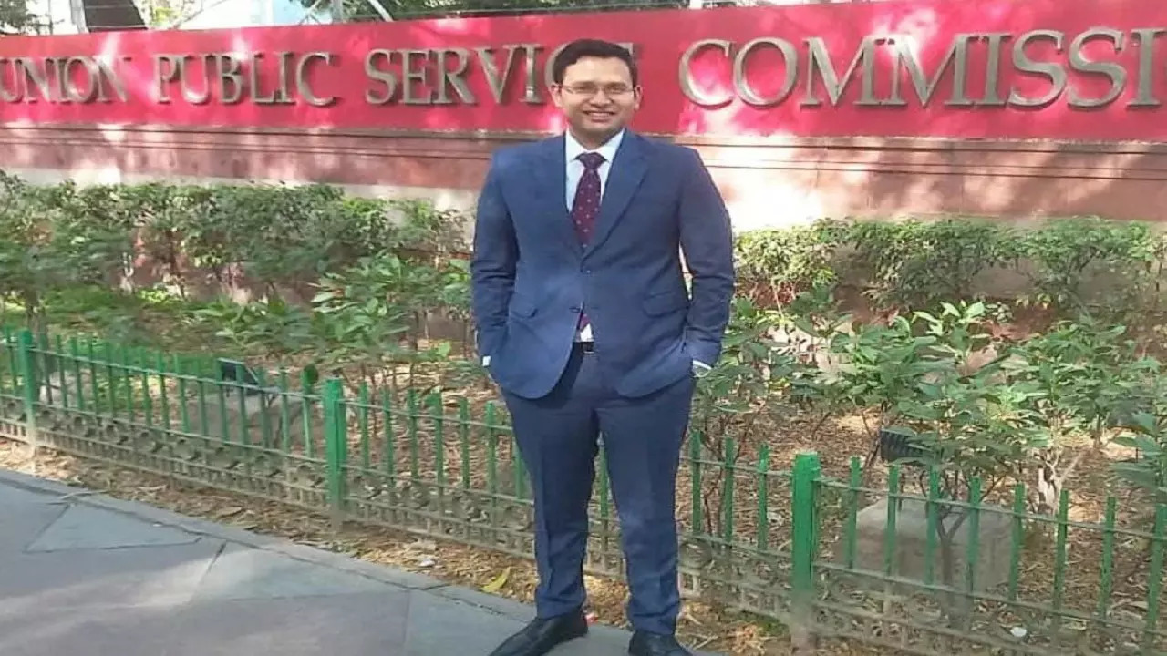 UPSC Topper Abhinav Jain who once missed cracking UPSC by 1 mark- Success story of this IIT graduate