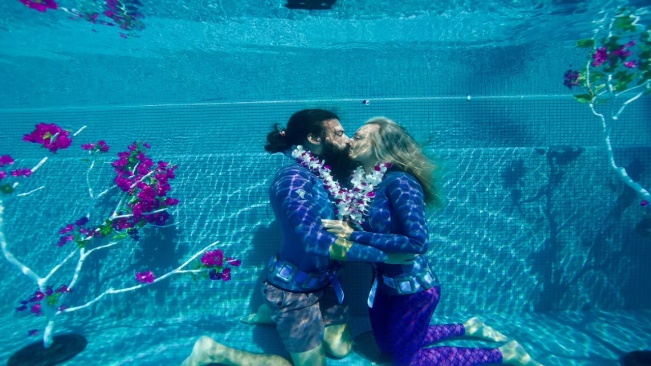 Longest underwater kiss