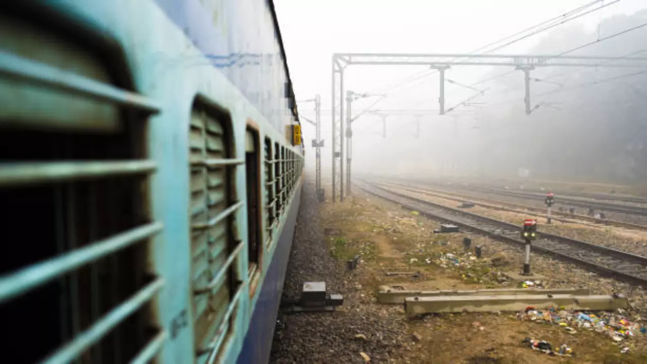 6 coaches of Visakhapatnam-Secunderabad Godavari Express derail near Hyderabad, passengers escape unhurt