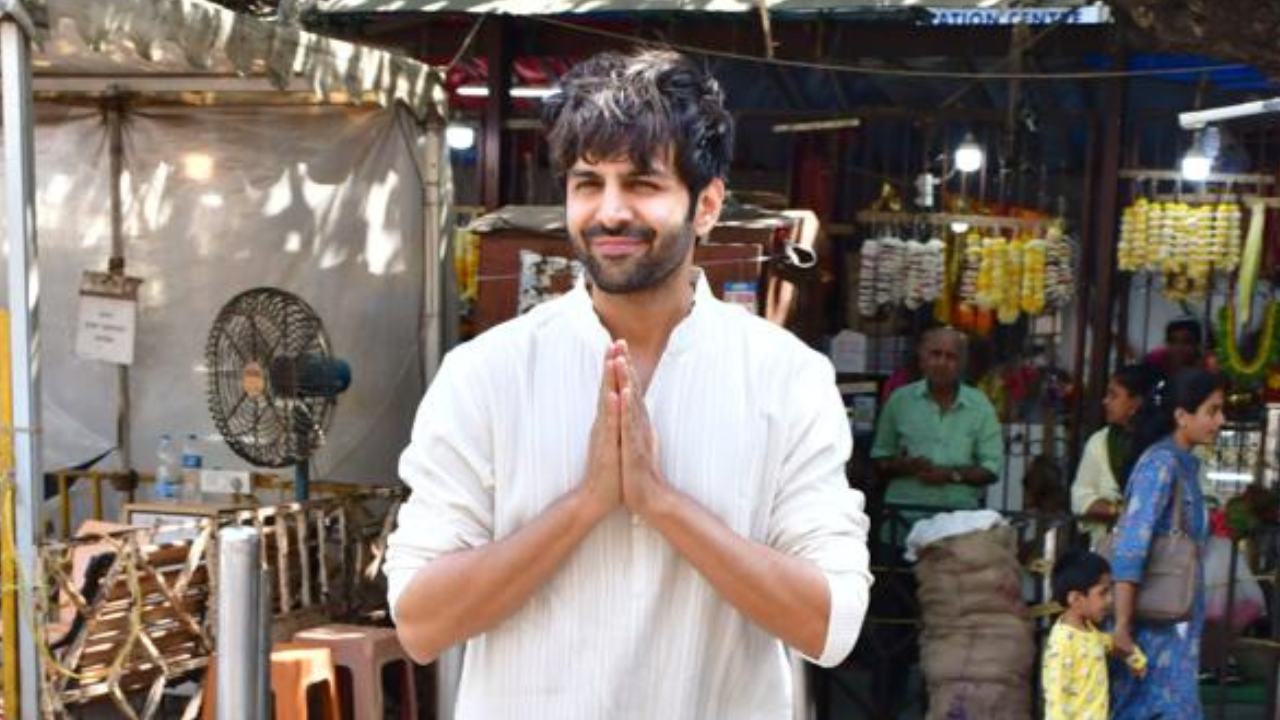 Kartik Aaryan visits Siddhivinayak temple