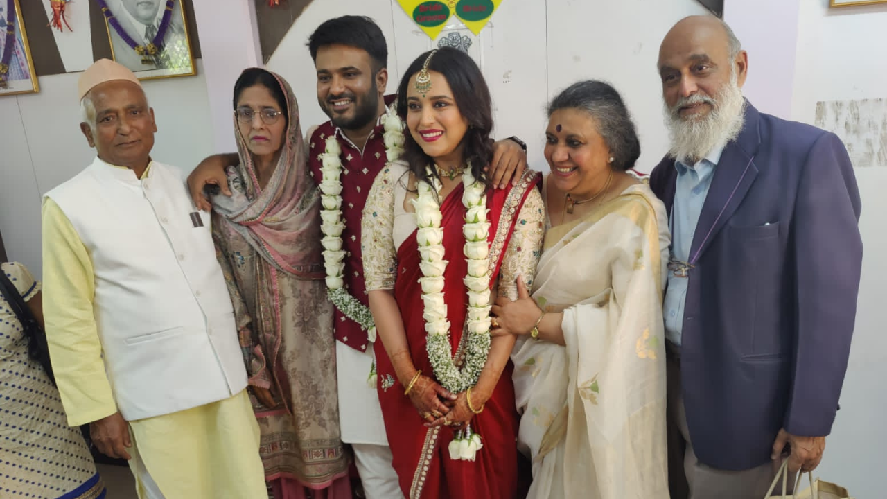 Swara Bhasker, Fahad Ahmad with family