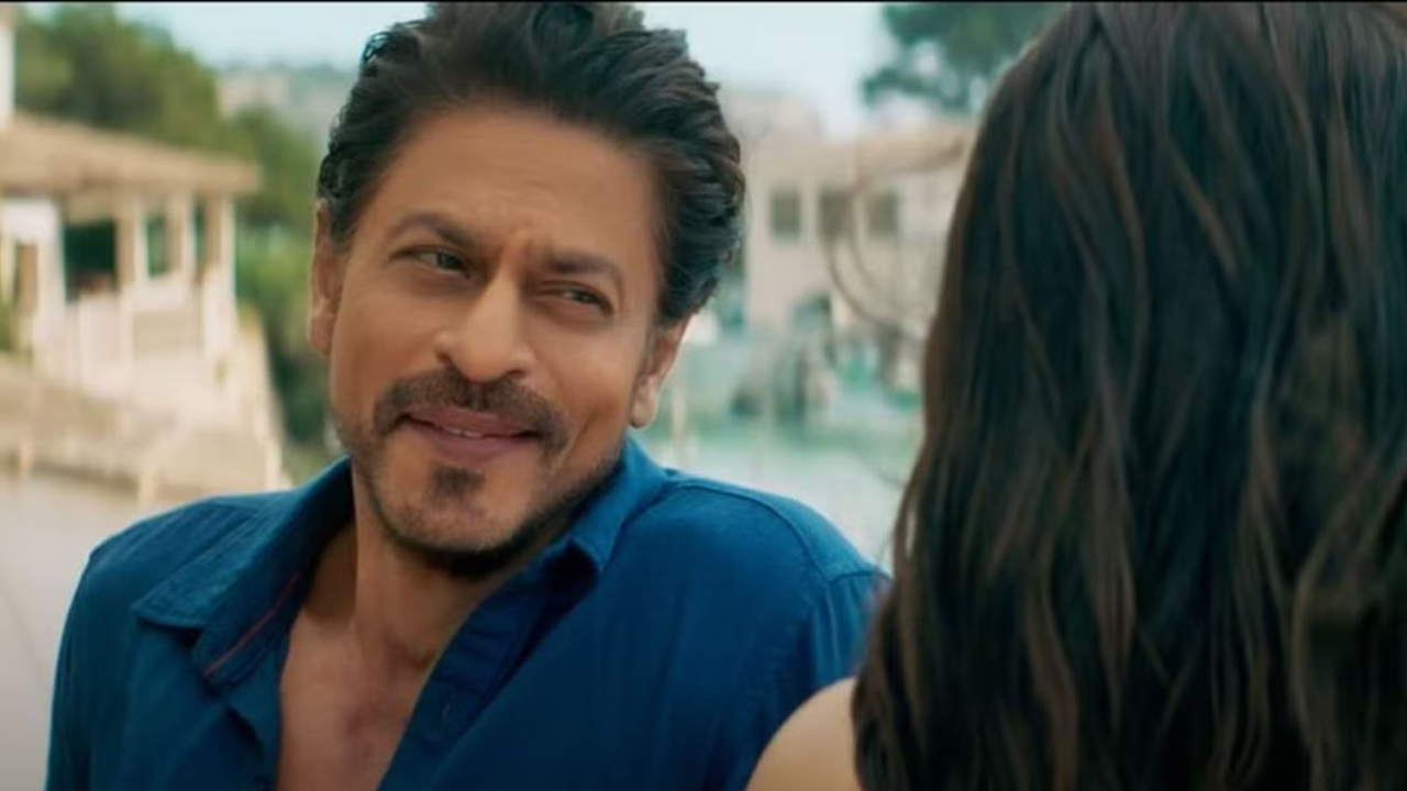 Shah Rukh Khan's reaction to Pathaan's hoot-worthy dialogues will ...