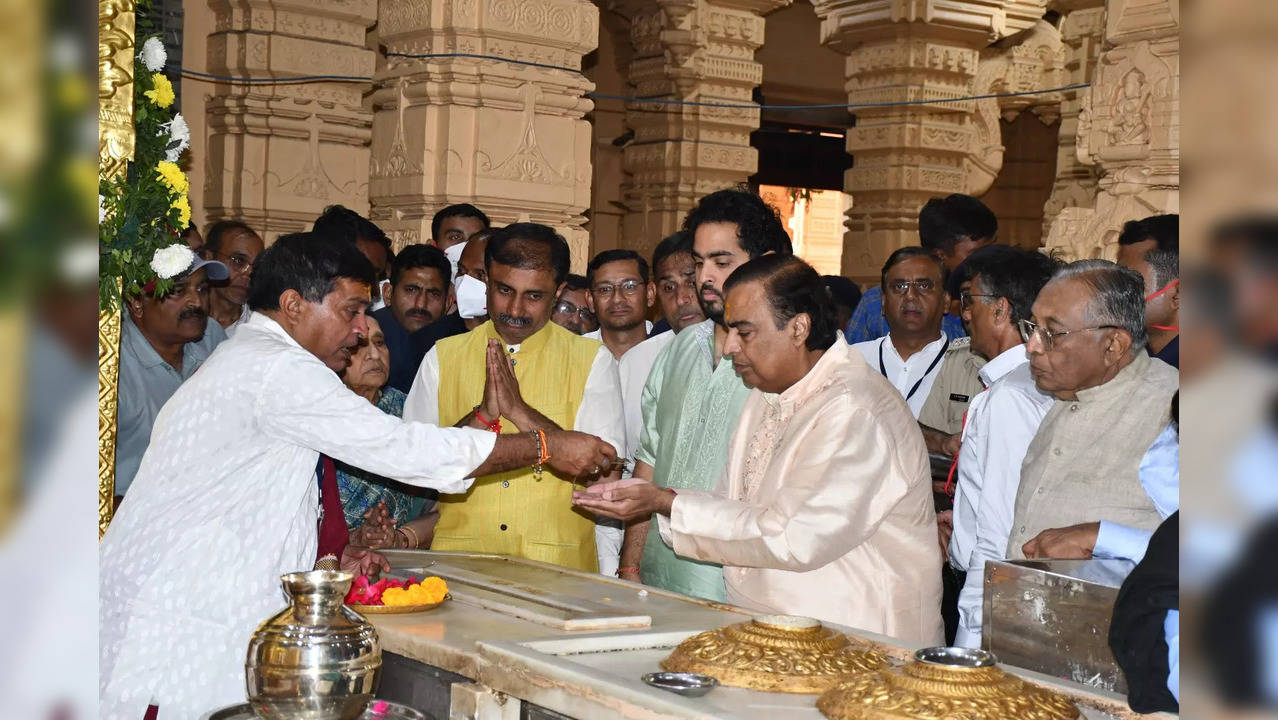 Mukesh Ambani and Akash Ambani prayed before the deity, offering Abhishek.