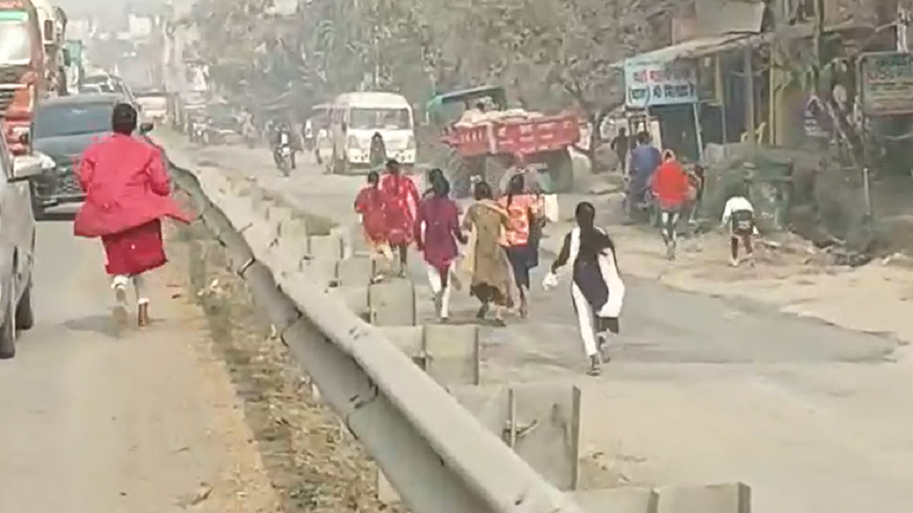 Bihar girl students run for about 2km on National Highway to reach exam centre