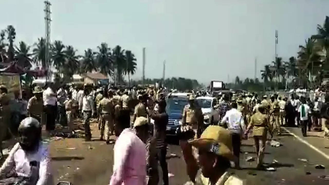 Cops resort to lathi charge as protesting farmers and locals block the Mysuru - Bengaluru expressway