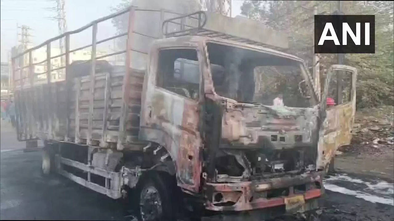 truck catches fire in Mumbai - ANI.