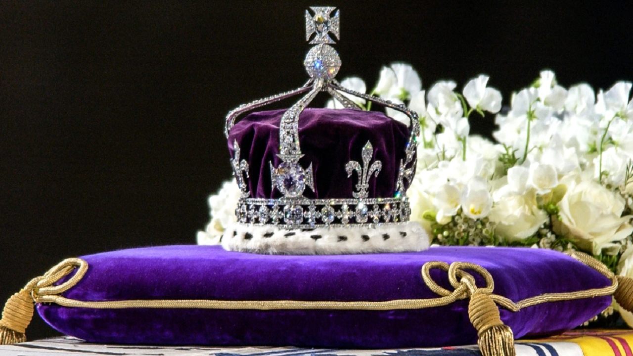 Queen coronation crown with the priceless Kohinoor diamond