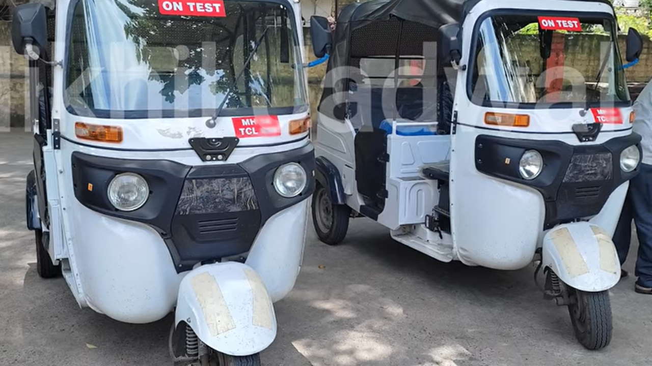 Bajaj RE electric Rickshaw spied closely