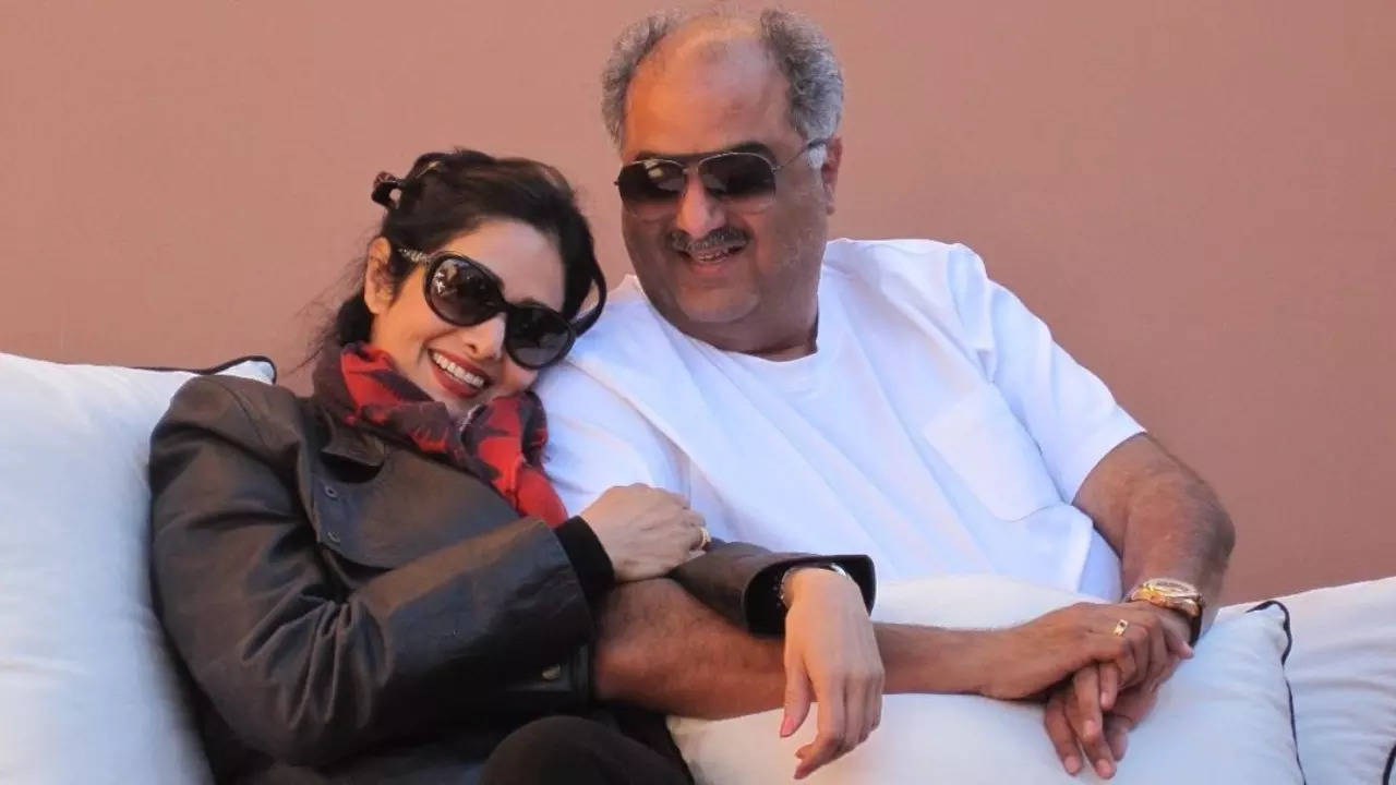 Sridevi can't stop blushing as Boney Kapoor shares their love story in old VIDEO. Watch