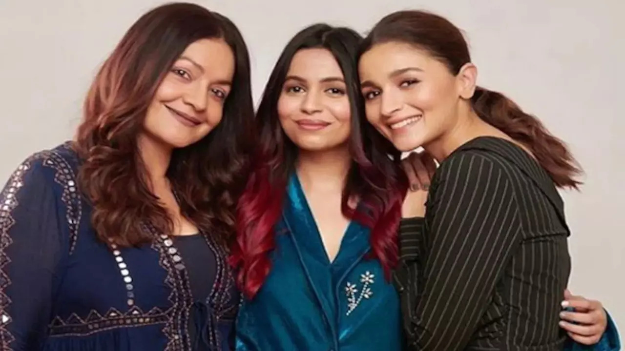 When Alia Bhatt admitted she was 'very jealous' of half-sister Pooja Bhatt. Here's why