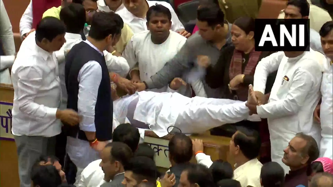 A Councillor collapses at Delhi Civic Centre as clashes break out here between AAP and BJP Councillors.