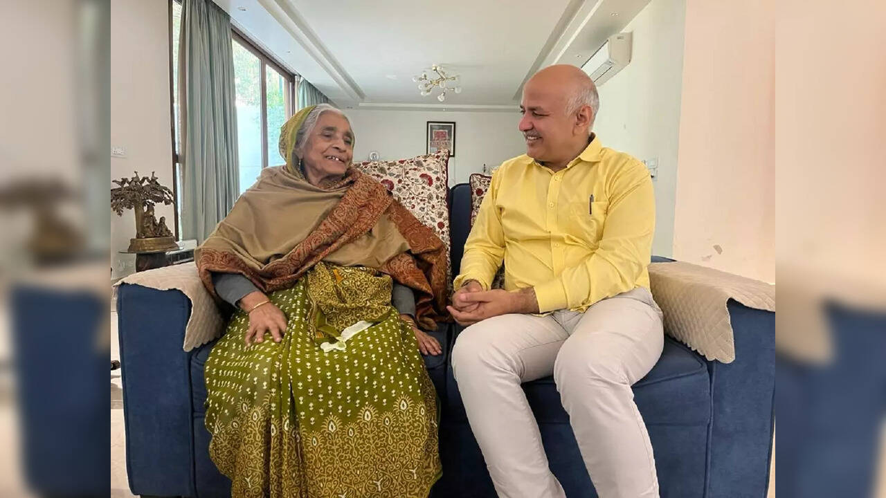 'Going to jail…': Manish Sisodia, Arvind Kejriwal’s Twitter exchange ...