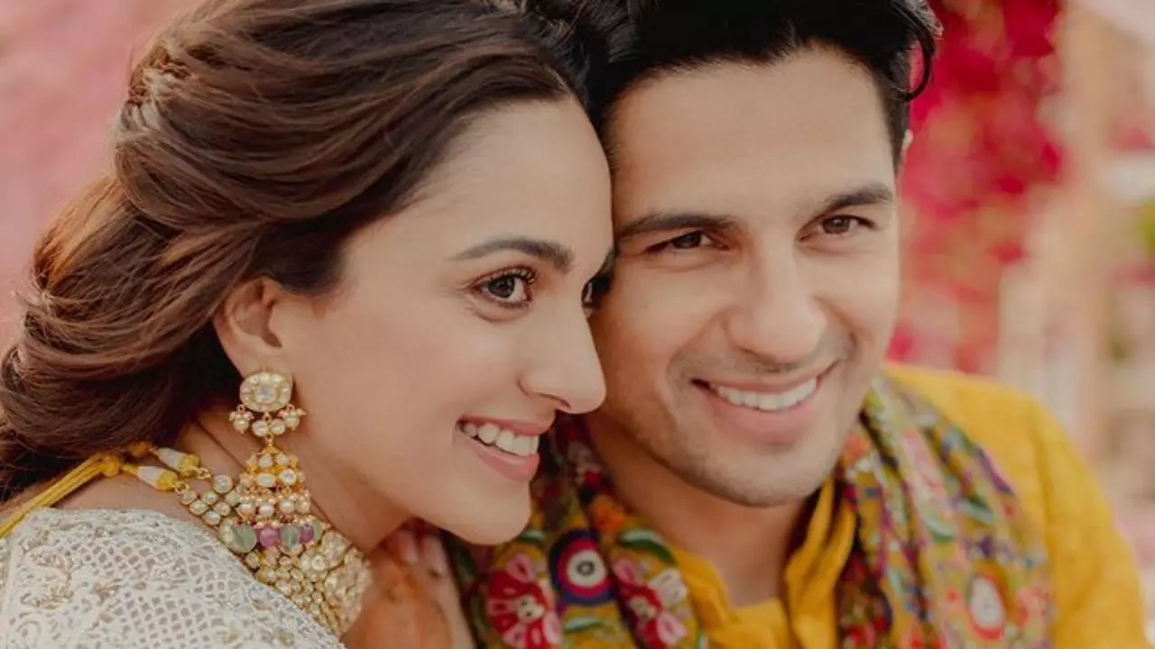 Kiara Advani recalls FIRST thought after seeing Sidharth Malhotra at wedding ceremony. Latter jumps on stage for a hug