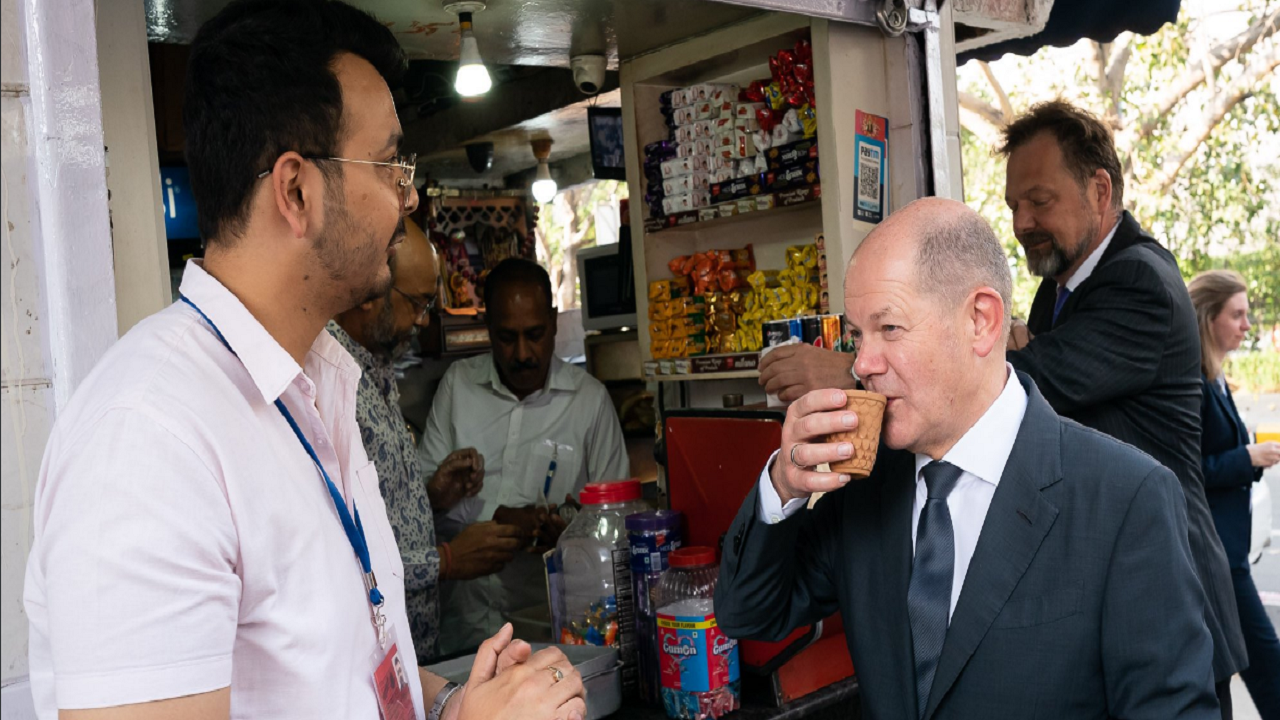 German Chancellor Olaf Scholz having a cup of tea in Delhi