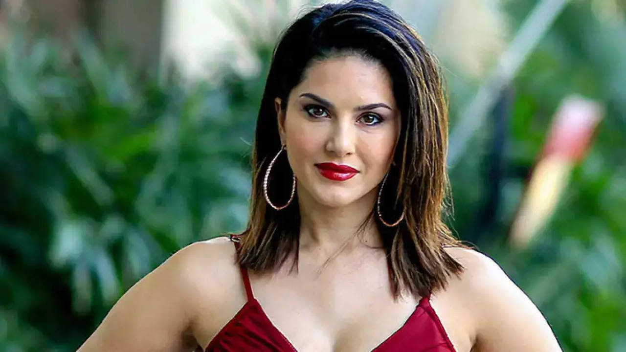 Snny Leon Xnxx - Sunny Leone is back on LinkedIn, says 'They think I am real now'. WATCH |  Entertainment News, Times Now