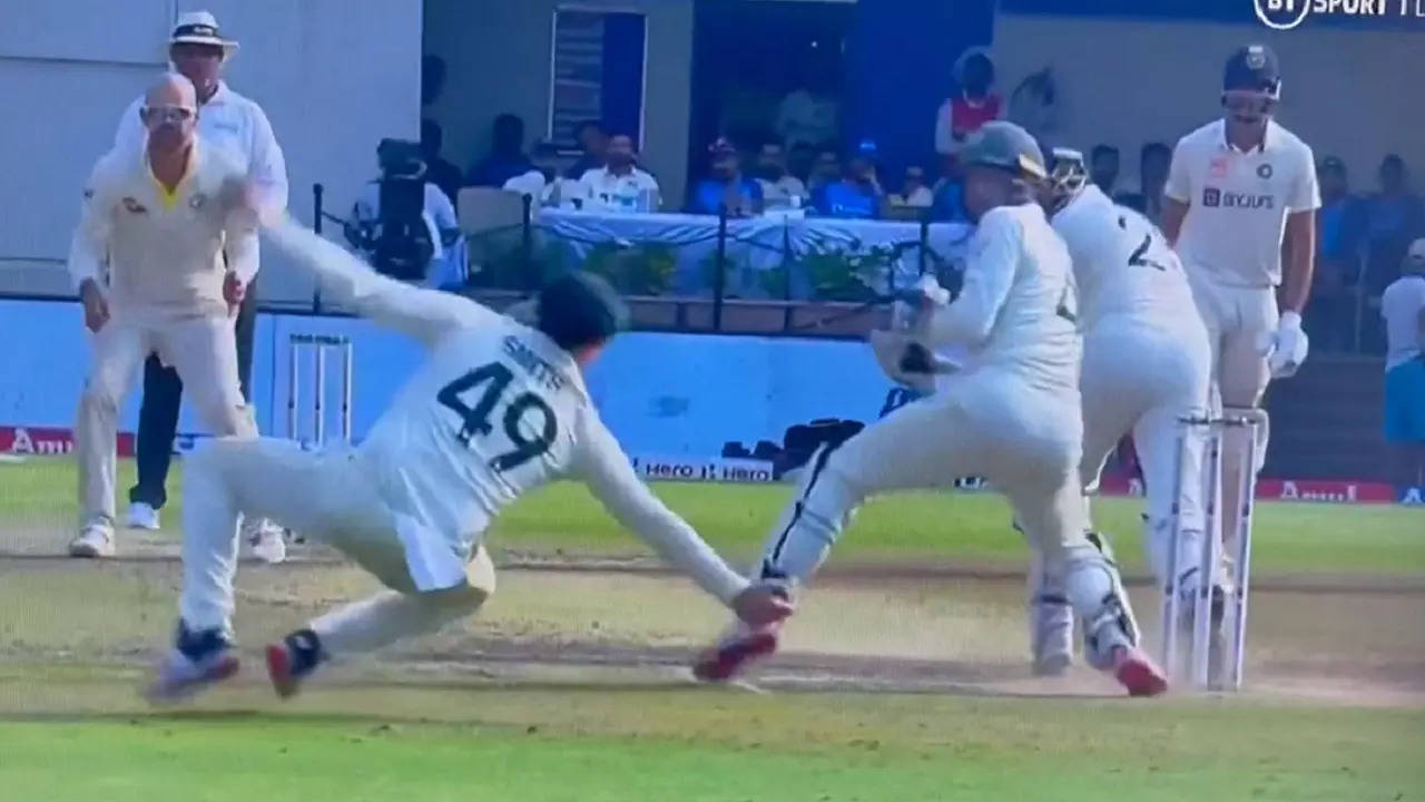 Steve Smith Cheteshwar Pujara catch