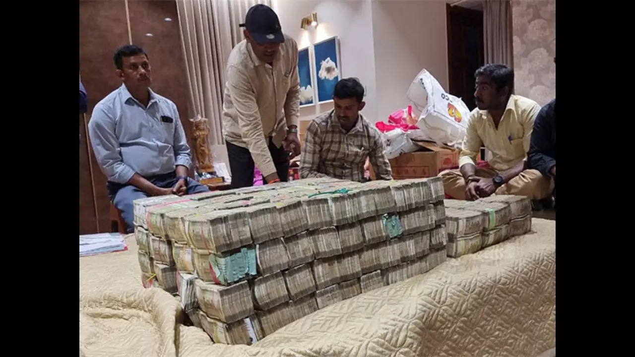 Rs 6 crore recovered from house of Karnataka BJP MLA's son who was held for accepting Rs 40 lakh bribe - VIDEO