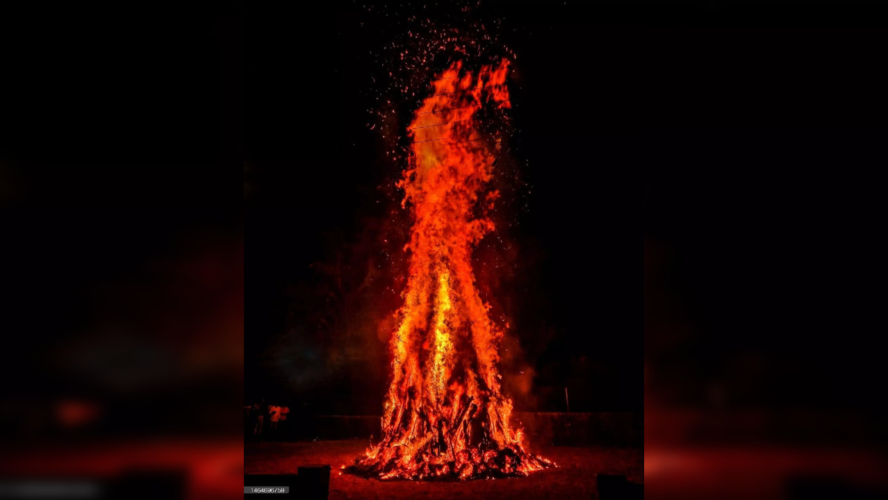 Shadow of Bhadra over Holi, find out the auspicious time for  Holika Dahan