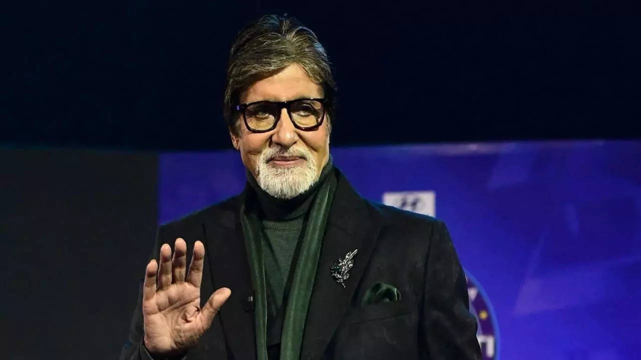 Amitabh Bachchan gets injured