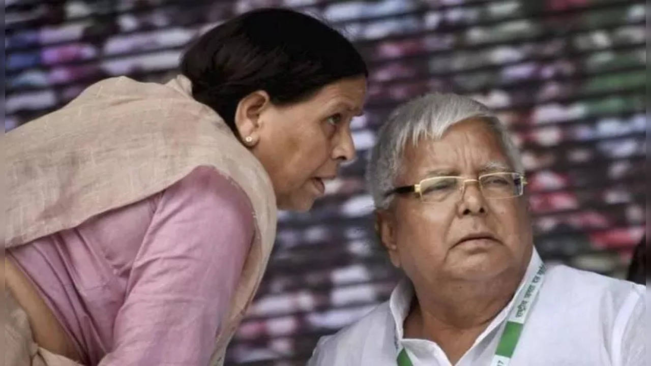 CBI team arrives at Lalu Yadav-Rabri Devi's house