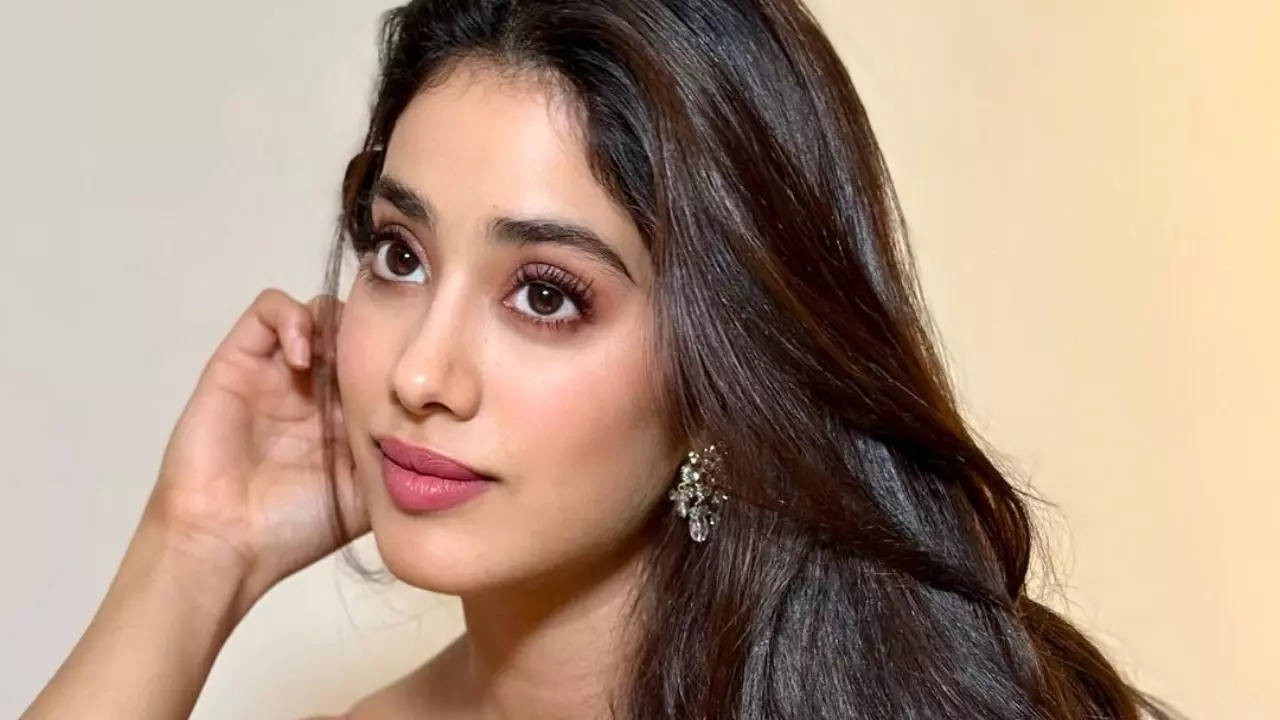 When Jahnvi Kapoor opened about being made to feel 'worthless' because of nepotism: I work my a** off