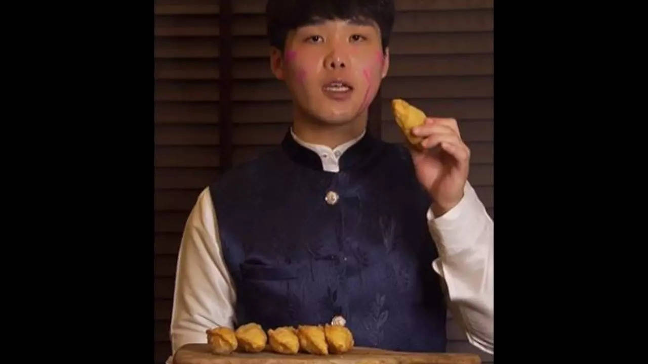 한 한국 셰프가 홀리를 위해 구지야를 만들어 그의 노력을 칭찬하는 바이럴 영상