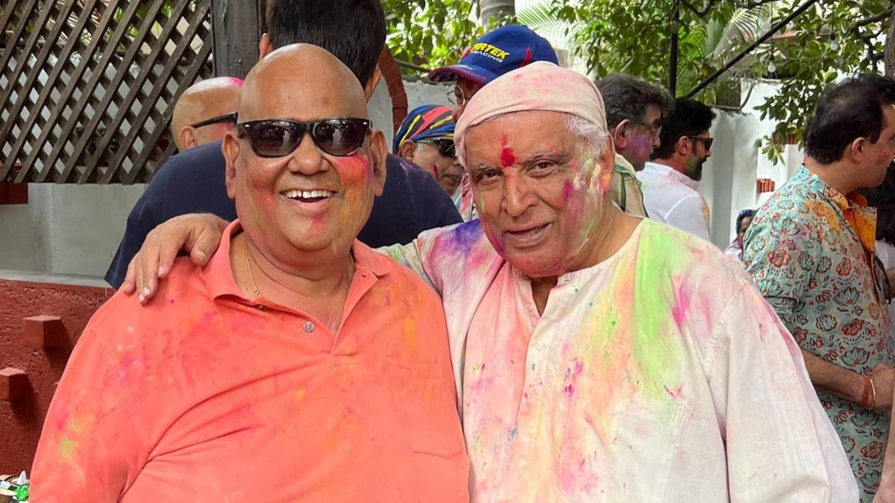 Satish Kaushik, Javed Akhtar