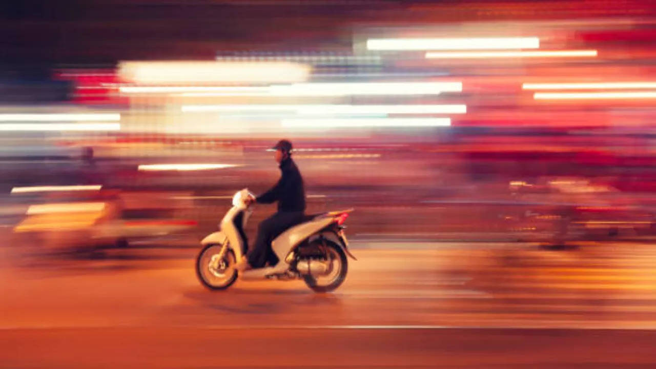 Bengaluru scooterist faints on road after hitting speed bump, wakes up to find his scooter is gone