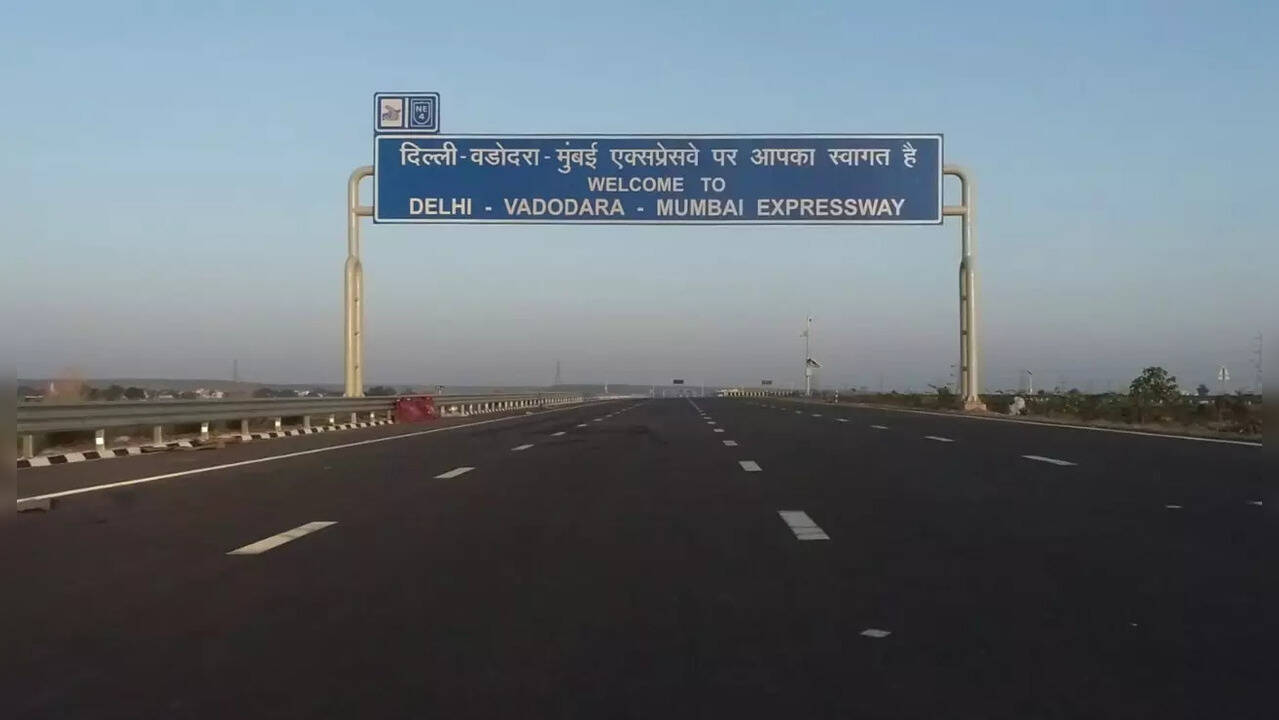 Delhi-Mumbai Expressway.  | Photo: Nitin Gadkari