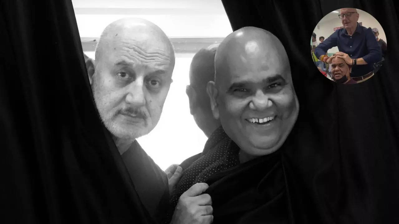 Anupam Kher with Satish Kaushik