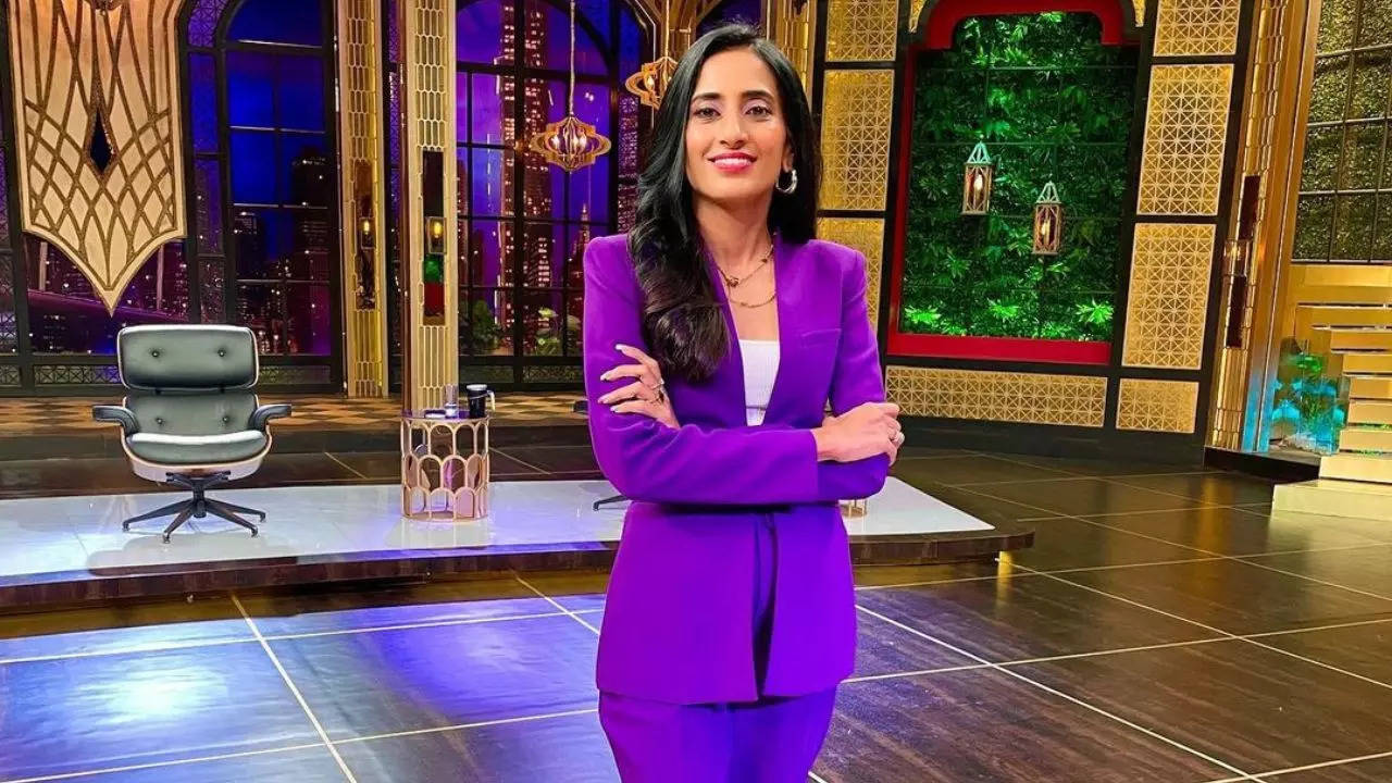 Vineeta Singh, SUGAR Cosmetics CEO, turns pitcher on Shark Tank India 2 –  Check what happened next | Industry News, Times Now