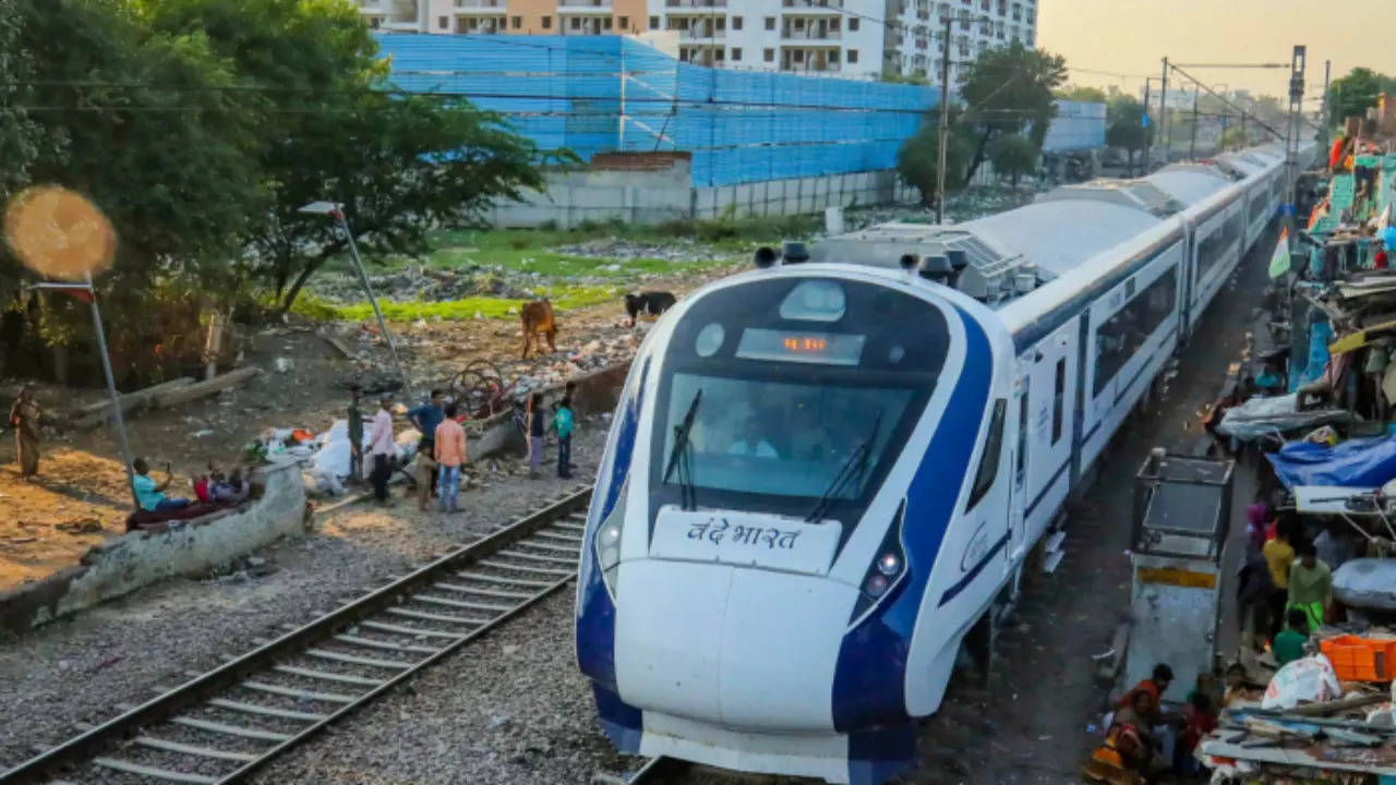 Howrah-New Jalpaiguri Vande Bharat train pelted with stones (Representative image)