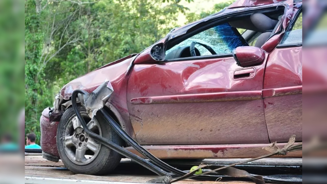 Tyre bursting not 'Act of God': Bombay HC rejects insurance company's plea; victim's family to get Rs 1.25 crore in compensation