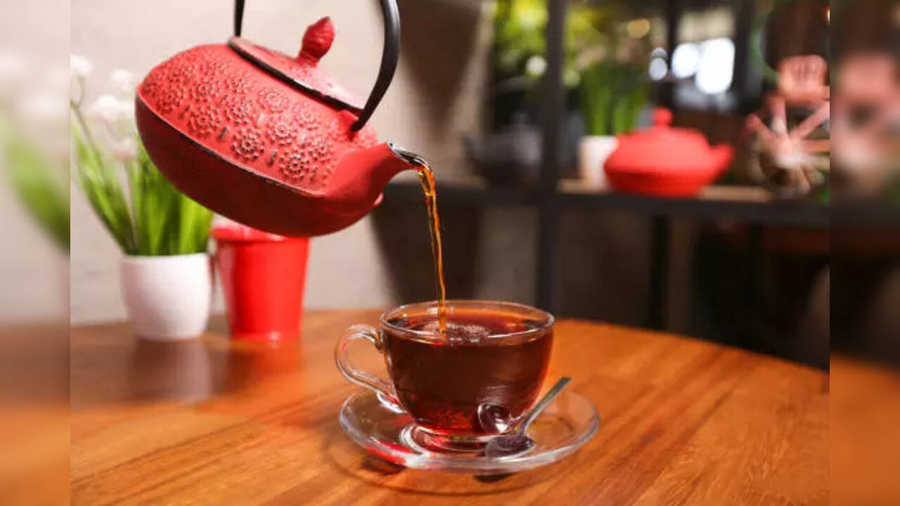Beware! Know why drinking black tea regularly can cause heart failure, give you sleepless nights