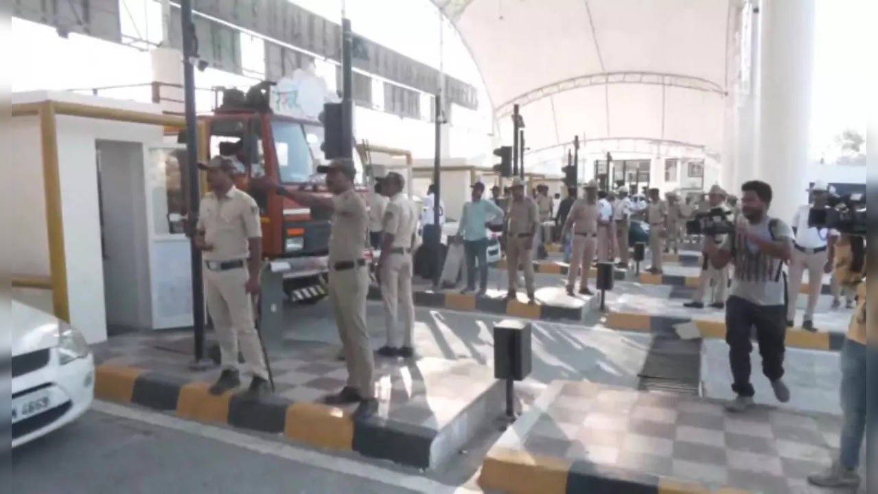 Protest On Bengaluru Mysuru Expressway Against High Toll Rate Police Deployed Bengaluru 9947