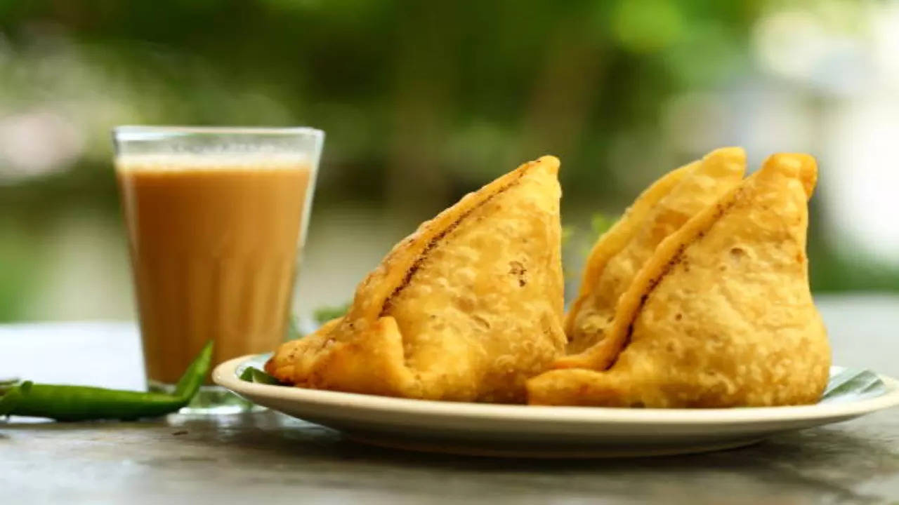 Bengaluru: Couple who sold house to sell samosas earns Lakhs every day now