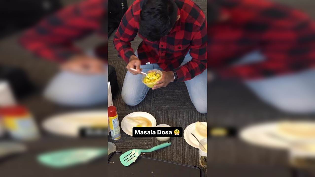 Desi side hustle! Indian-origin singer cooks dosa during college lecture at  US university - Viral Video