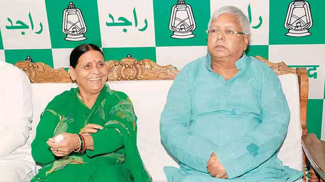 Lalu Yadav, Rabri Devi appear before court