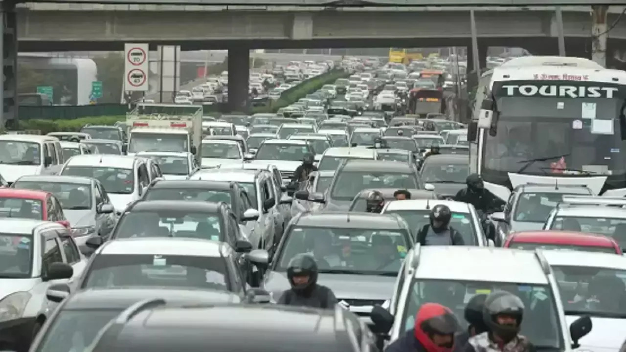 Delhi traffic snarls worsen due to Chirag Dilli flyover closure and construction work of Dwarka Expressway