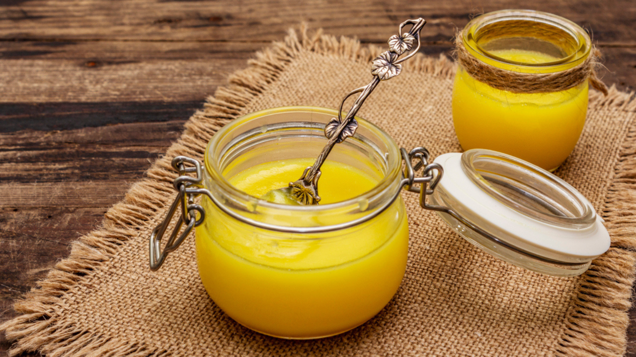 4 Surprising Benefits of Applying Ghee, Castor Oil and Coconut Oil to your Belly Button Before Sleep