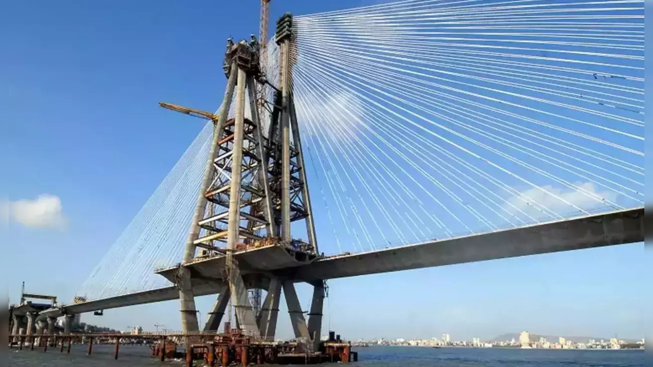 Versova-Bandra sea link under construction.