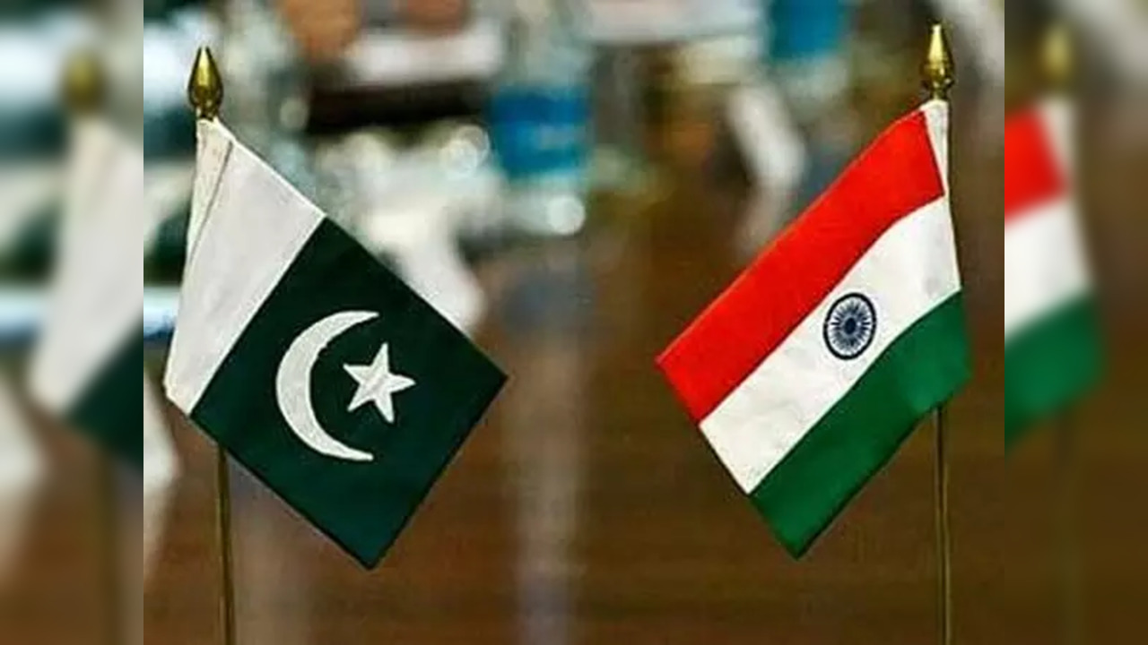 India Pakistan flags