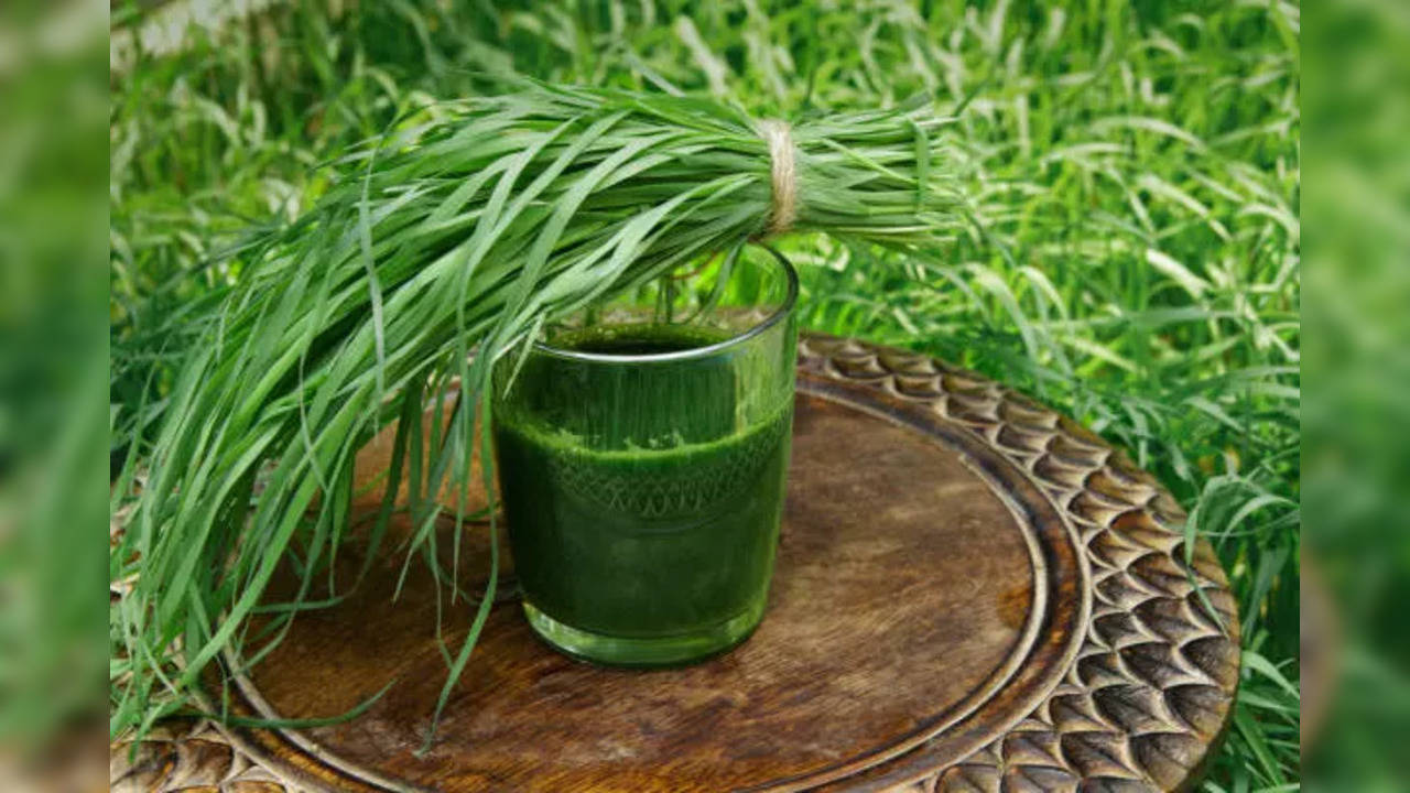 6 amazing benefits of wheatgrass juice that will make you drink it