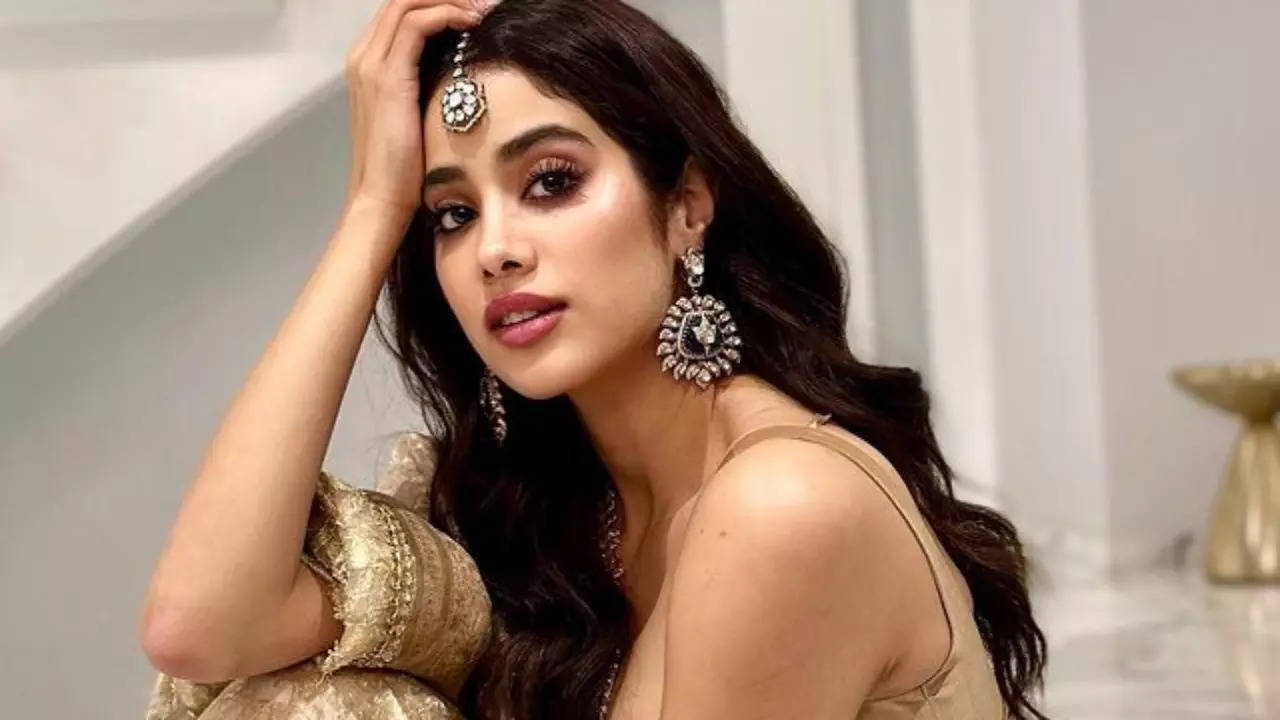 Janhvi Kapoor REACTS to being called 'desperate', 'ghamandi': People are waiting to point a finger at me