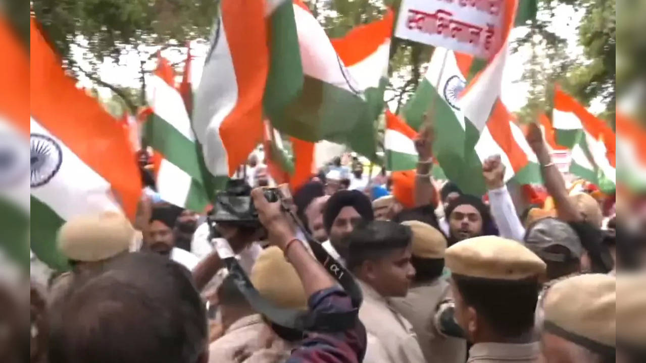 Sikhs protest outside British High Commission