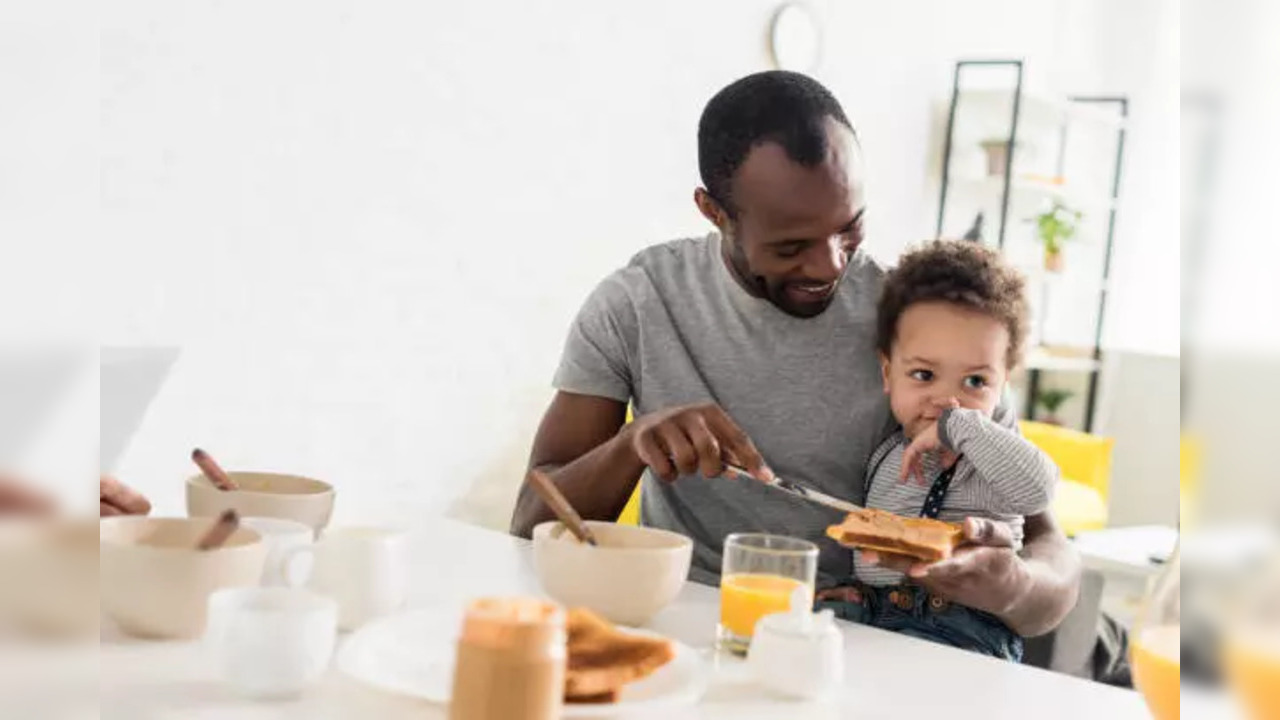 Babies and toddlers need healthy fats and proteins for better and faster growth – and peanut butter is loaded with it.