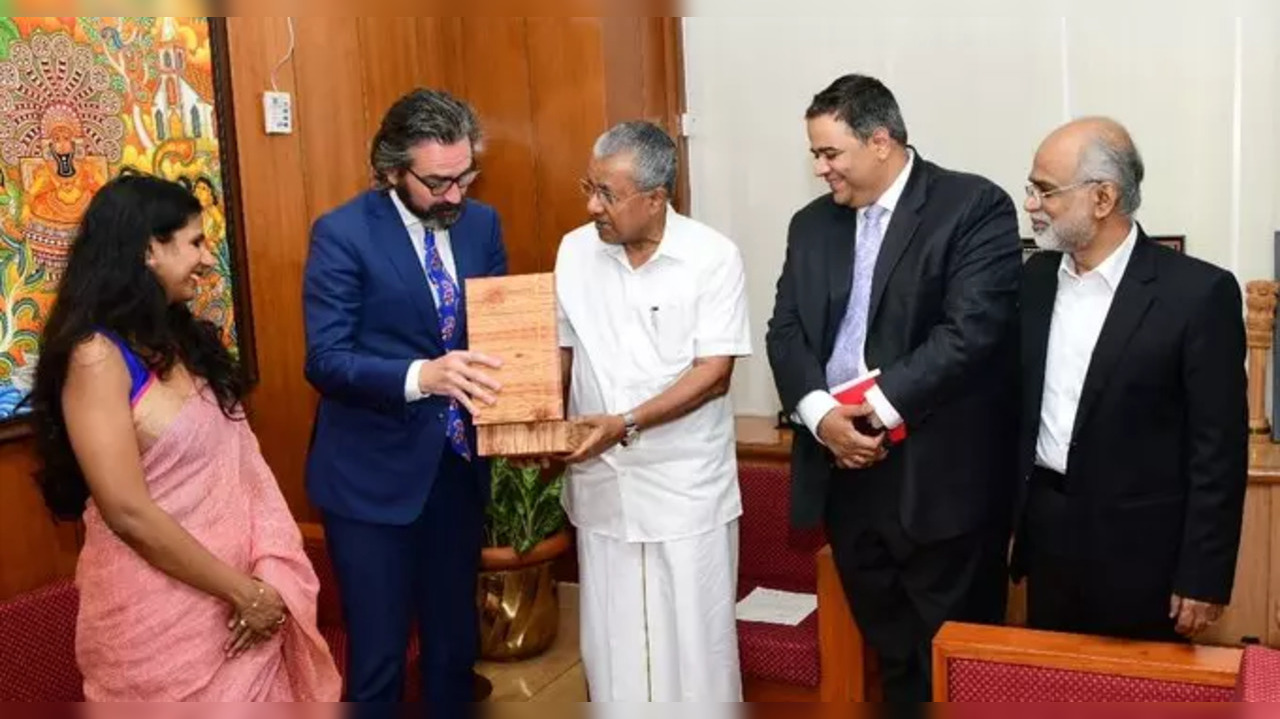 kerala cm and british deputy.