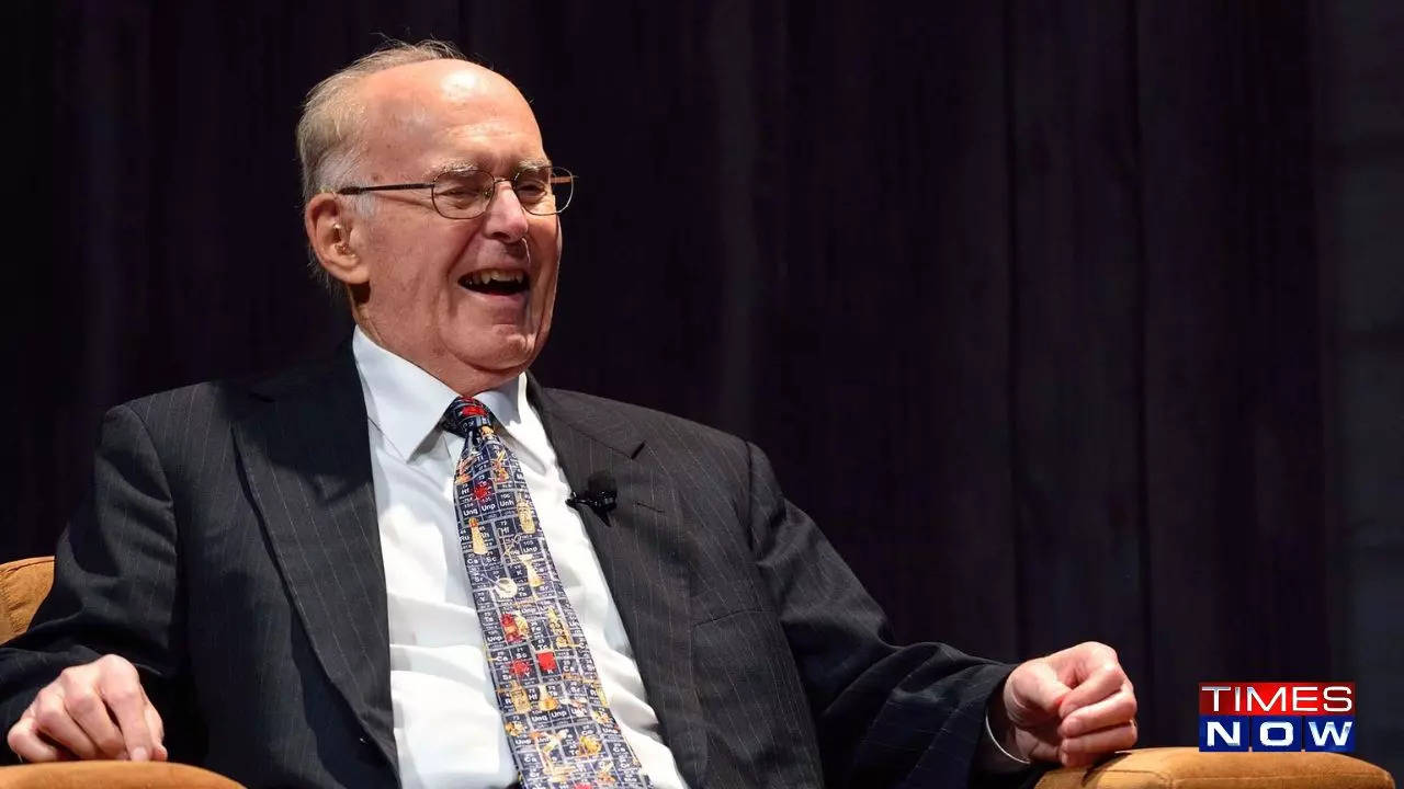 Silicon Valley Legend Gordon Moore, Mastermind of Moore's Law, Bids Farewell at 94